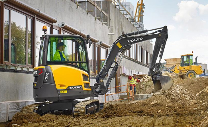 VOLVO 3 VE 4 TONLUK KOMPAKT EKSKAVATÖRLERİNE MATKAP VE HASSASLIK EKLİYOR