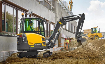 VOLVO 3 VE 4 TONLUK KOMPAKT EKSKAVATÖRLERİNE MATKAP VE HASSASLIK EKLİYOR